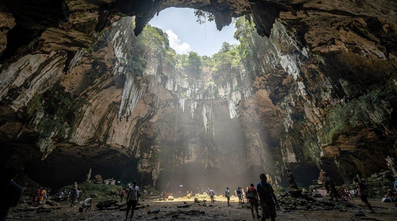 Guida alle Grotte di Batu — come visitarle, cosa aspettarsi, consigli onesti